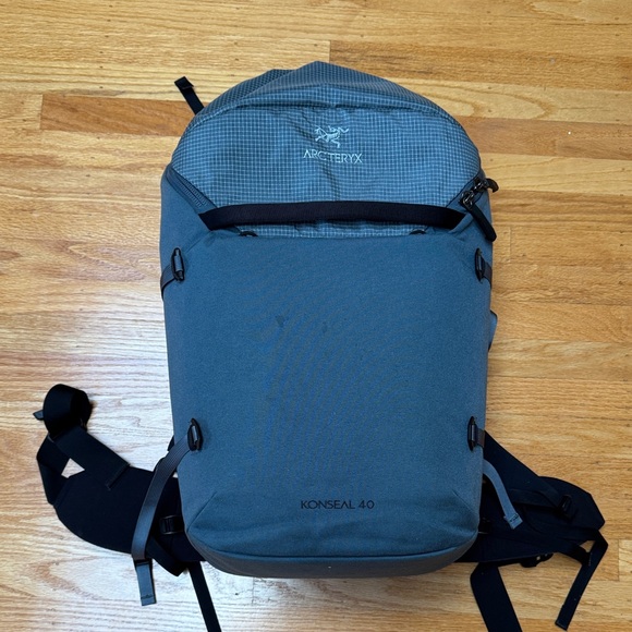 Arc'teryx Konseal 40 Backpack - blue climbing backpack single pitch